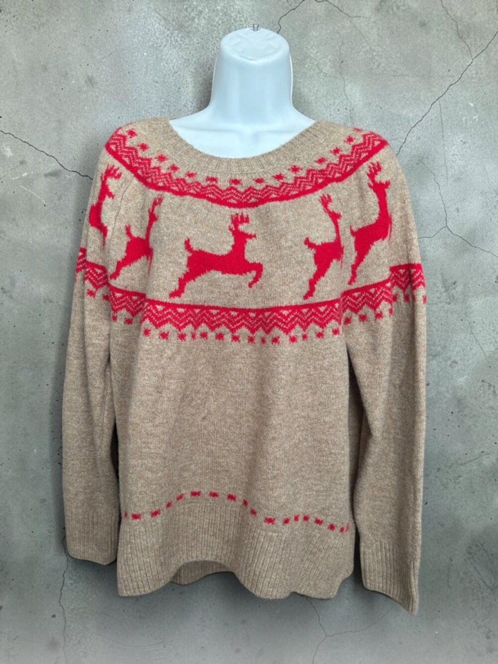 Vince Camuto Holiday Reindeer Fair Isle Pattern tan & Red Knit Sweater Womens Pu